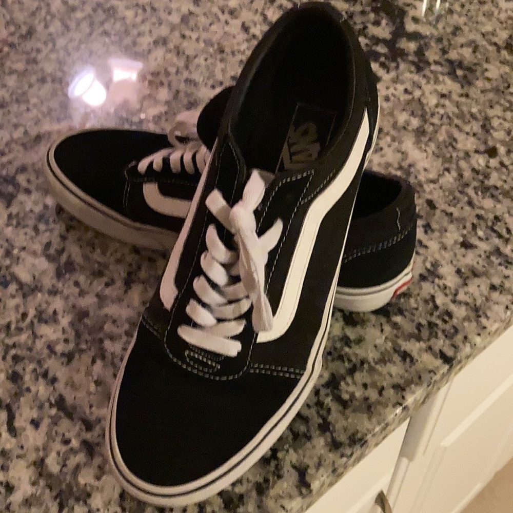 Men’s vans casual shoes. Size 9.5